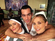 Geraldine Zinat, Aarón Díaz y Aracely Arámbula en una de las locaciones de "Los Miserables".