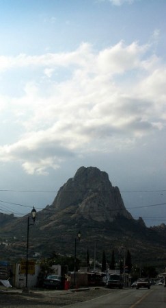 La Peña de Bernal sigue en altura al Peñón de Gibraltar, en el mar Mediterráneo, y del Pan de Azúcar, en Río de Janeiro, Brasil.