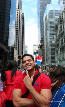 Llenos de alegría y a ritmo de tambor, güira y guitarra, los dominicanos hicieron tronar a la Gran Manzana en su desfile de Manhattan 2013.