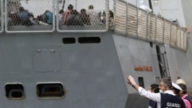Línea para inmigrantes detenidos