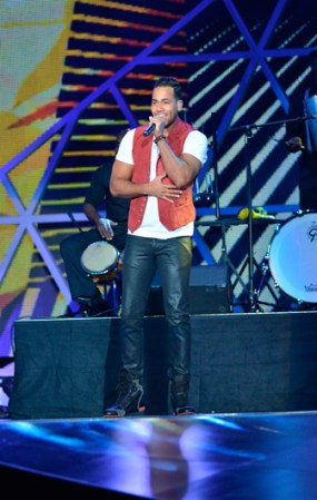 “Hot Latin Songs” Artista del Año Masculino Y Canción del Año Digital.