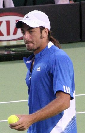 Nicolás Massau: Chileno y único tenista profesional masculino ganador de dos medallas de oro en Atenas 2004.
