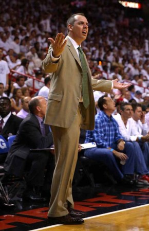 El Heat de Miami derrota espectacularmente a los Peacers de Indiana en tiempo extra 103-102 con soberbia canasta de Lebron James.