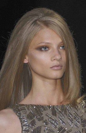 Esta belleza rubia se llama Anna Selezneva y triunfa en las pasarelas de medio mundo.