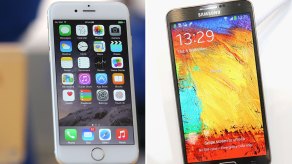 Apple tuvo enormes ganancias en el último trimestre de 2014, vendiendo 74.5 millones de iPhones -casi 50% más que el año previo- después de introducir dos modelos de mayor tamaño para competir con los teléfonos Galaxy S de Samsung.