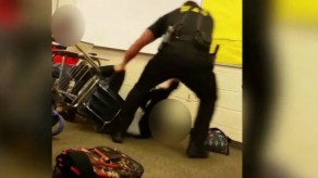 Nuevo video de policía que arrastra a estudiante