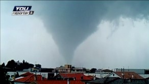 Video: Tornado deja destrucción y muerte