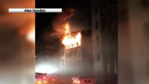 Temen edificio se desplome tras fuego infernal