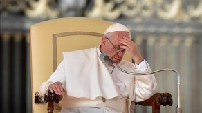 Vaticano niega que Francisco tenga un tumor