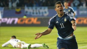 El 'Kun' Aguero celebra el gol en el partido que la selección argentina le ganó a su rival rioplatense, Uruguay.