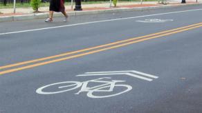 Ciclista muere atropellado en Long Island