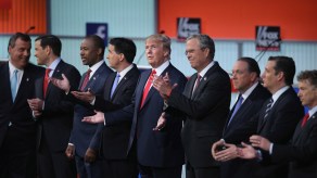 Los diez precandidatos seleccionados para el primer debate republicano, momentos antes del inicio del evento, realizado en Cleveland, Ohio.