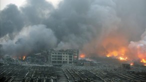 Aunque las causas del suceso se desconocen por el momento, las informaciones facilitadas por el Departamento de Bomberos de Tianjin apuntan a que las explosiones se produjeron después de que se declarara un incendio en el almacén.<br />