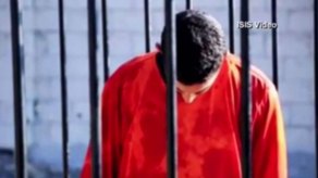Las ejecuciones al amanecer fueron realizadas apenas horas después de que extremistas del Estado Islámico mostraran un vídeo en el que supuestamente aparecía el piloto jordano mientras estaba en llamas dentro de una jaula. Jordania prometió que respondería pronto y de forma letal.