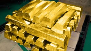 Los ladrones robaron 275 libras de lingotes de oro con valor de 4.8 millones de dólares.
