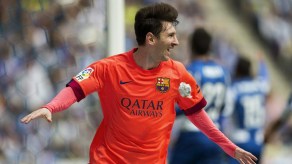 El delantero argentino del FC Barcelona, Lionel Andrés Messi, celebra el gol marcado ante el Espanyol, el segundo del equipo, durante el partido de la trigésimo tercera jornada de Liga que disputaron en el estadio Power8.