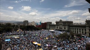 Exigen renuncia de presidente de Guatemala
