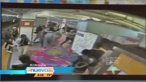 Captado en cámara: riña de estudiantes en metro