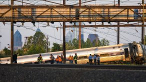 Imágenes del mortal descarrilamiento de un tren de Amtrak en Filadelfia.