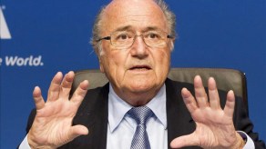 Crisis en la FIFA: ¿le sacarán la roja a Blatter? 