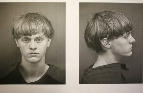 Dylan Roof, el joven acusado de asesinar a nueve personas afroamericanas mientras participaban de una reunión en un iglesia en Charleston.