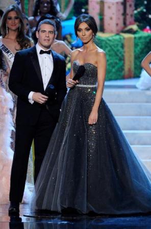 ¿Qué te pareció el vestido elegido por Giuliana Rancic para presentar la gala?