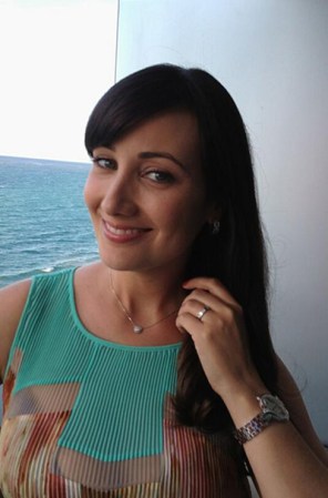 Karla Monroig hermosa actriz, modelo y presentadora de televisión. Ha actuado en exitosas novelas como "La casa de al lado".
