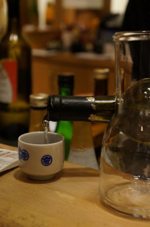 Sake: su traducción del japonés al español remite a “bebida alcohólica”, pero en realidad el sake es una bebida elaborada con arroz, cuyo nombre original es nihonshu (alcohol en japonés).