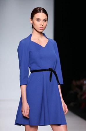 El color azul, en sus distintas tonalidades, llegó para quedarse en este 2013. Los diseñadores lo utilizan tanto para vestidos como para sacos, trajes y tapados.