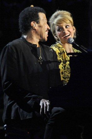 Después de ser por años tutor de Nicole, Lionel Richie finalmente la adoptó legalmente.