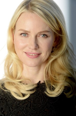 Naomi Watts, finalista a Mejor Actriz por su papel en "The Impossible" combina sensualidad y simpleza. Es la típica "girl next door", tan simple y sencilla, que vuelve locos a todos los hombres.