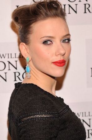 Scarlett Johansson también compite por "el moco verde" en esta categoría, por su rol en "The Avengers"