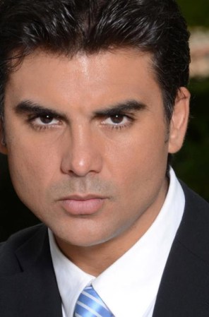 Se caracteriza por su profesionalismo y se adapta al papel que le toca con facilidad “Yo creo que cada personaje tiene lo suyo, tiene su magia, y lo que tiene que hacer uno es tratar de llevarlo a la pantalla lo mejor posible. Entonces, el personaje que venga es bienvenido. Lo importante es cada vez hacerlo diferente, con amor y que a la gente le guste”