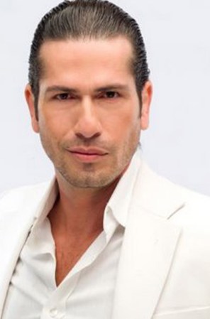 Aurelio "Titi" Jaramillo "Sin senos no hay paraíso". Es un hombre atractivo y elegante, que utiliza sus encantos para contratar los servicios de jovencitas para él y sus capos y se enrieda en una cadena de prostitución.