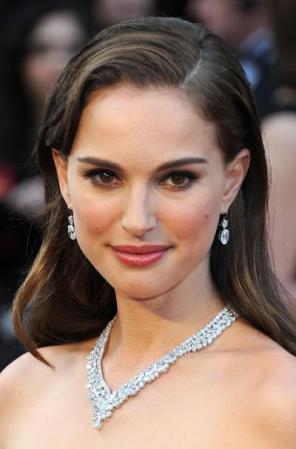 Natalie Portman continúa sorprendiendo hasta al espectador más exigente. Por su actuación en El Cisne Negro, recibió un premio Óscar y un Globo de Oro.