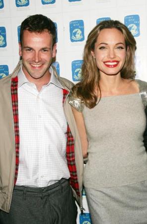 Mucho antes de econtrar a Brad Pitt, Angelina Jolie fue esposa por 18 meses del actor Jonny Lee Miller.