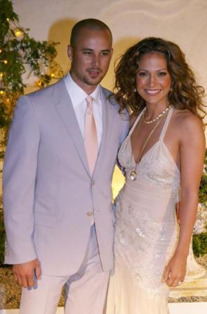 Jennifer López, antes de haber estado casada durante siete años con Marc Anthony, pasó por el altar en 2001 donde hizo los votos junto a Cris Judd, de quien se separó ¡después de 6 meses!