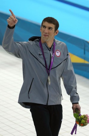 Día 4: Michael Phelps gana la medalla de plata en 200m mariposa, igualando el récord histórico de 18 preseas Olímpicas obtenidas por un mismo atleta, hazaña sólo lograda antes por la gimnasta Larisa Latynina. Poco después lograría su medalla 19, para superar la marca.