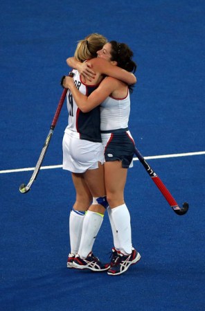 Día 4: Shannon Taylor anota para el equipo de hockey sobre pasto de los Estados Unidos, que derrotó a Argentina 1-0.