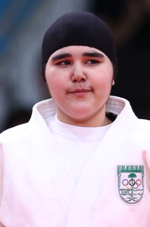 Día 7: La judoca Wojdan Shaherkani de Arabia Saudita hace historia, al ser la primera mujer de su nación, en competir en unos Juegos Olímpicos.