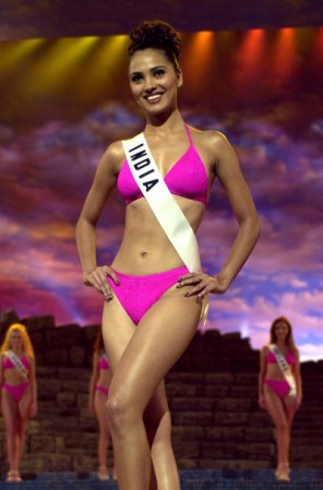Lara Dutta es una actriz y modelo de la India, ganó el concurso de Miss Universo en el 2000, es embajadora de la Buena Voluntad y ha protagonizado películas como “Boollywood” y “No Entry”. Para el desfile de trajes de baño lució un bikini que dejó al descubierto sus sexis piernas.