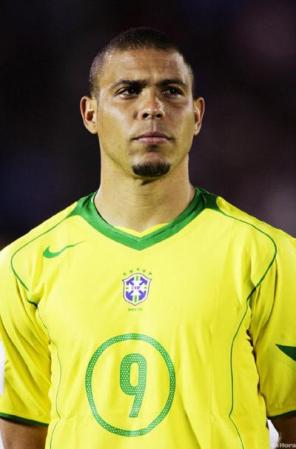 Ronaldo, ex astro brasileño, no disparaba a portería durante el calentamiento con el fin de no “gastar los goles”. El carioca copió el método al goleador alemán Gary Lineker.