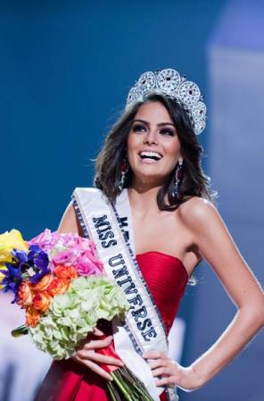 La reina de todas las mujeres. El nuevo paradigma de belleza. La líder de una legión de candidatas. Ximena Navarrete, Miss Universo 2010.