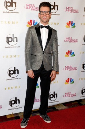 Brad Goreski, causó revuelo en la alfombra roja.