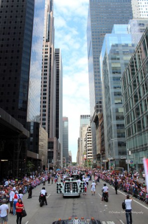 Llenos de alegría y a ritmo de tambor, güira y guitarra, los dominicanos hicieron tronar a la Gran Manzana en su desfile de Manhattan 2013.