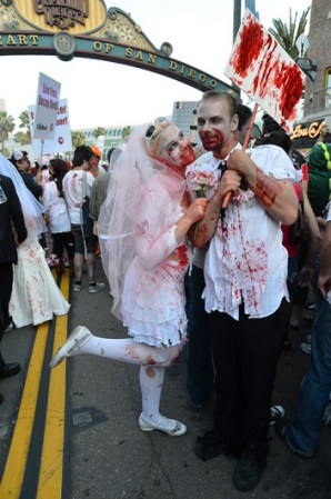 Una novia zombie no perdió la esperanza de ver realizado su amor, aunque fuera de ultratumba.
