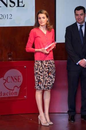 La monarquía tampoco la tiene fácil, sobre todo las princesas, quienes están expuestas a los lentes de la prensa en todo momento. Una de ellas es la Princesa Letizia, cuyo peso siempre da de qué hablar.