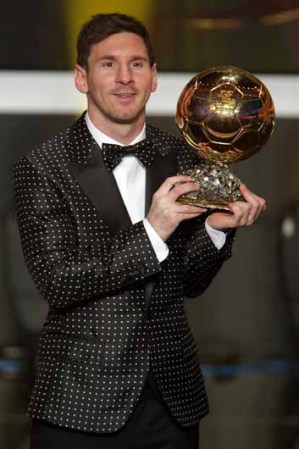Lionel Messi volvió a engrandecer la historia del fútbol mundial al convertirse en el primer futbolista que gana cuatro veces seguidas el Balón de Oro al mejor jugador del año de la FIFA.