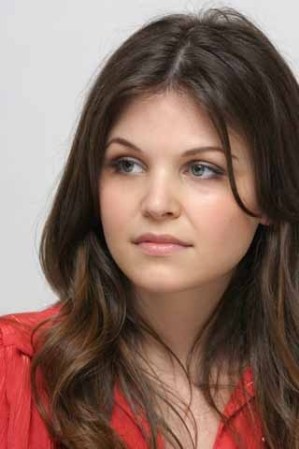 Ginnifer Goodwin (de la película He's Just Not That Into You) con su cabello largo