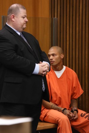 Meeks saltó a la fama mundial tras la foto que el Departamento de Policía de Stockton, en California puso en su cuenta de Facebook al detenerlo.